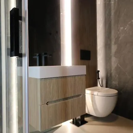 Hidden Gem- Studio Garibaldi-perfect For Couples